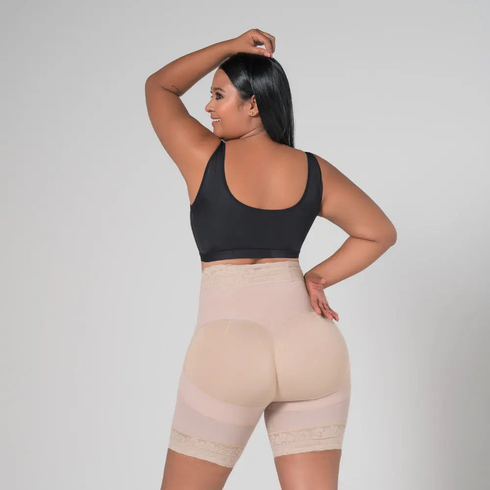High compression capri with butt lifting effect